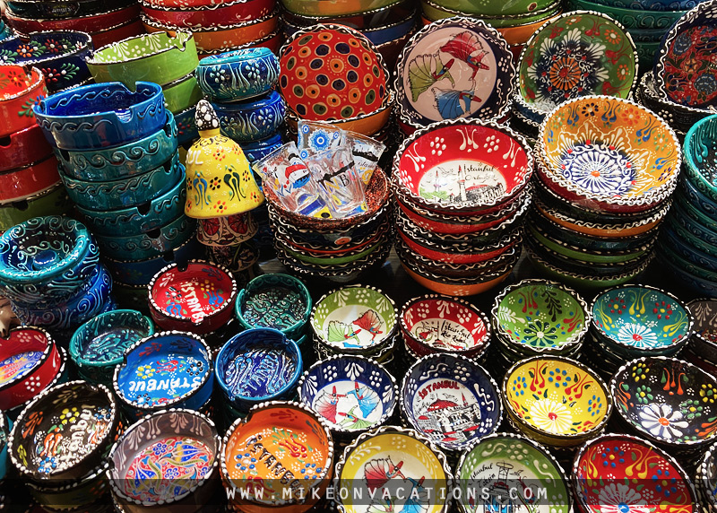 Paint or buy traditional Turkish plates with kids in Istanbul Decorative Turkish plates, family-friendly art and souvenir ideas Istanbul