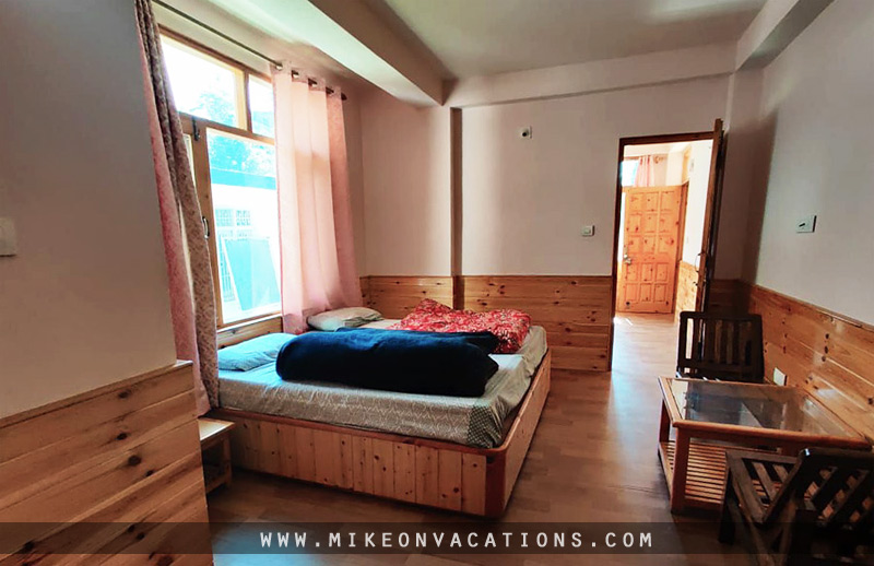 Budget accommodation in Manali apartment Himalayas family travel stay