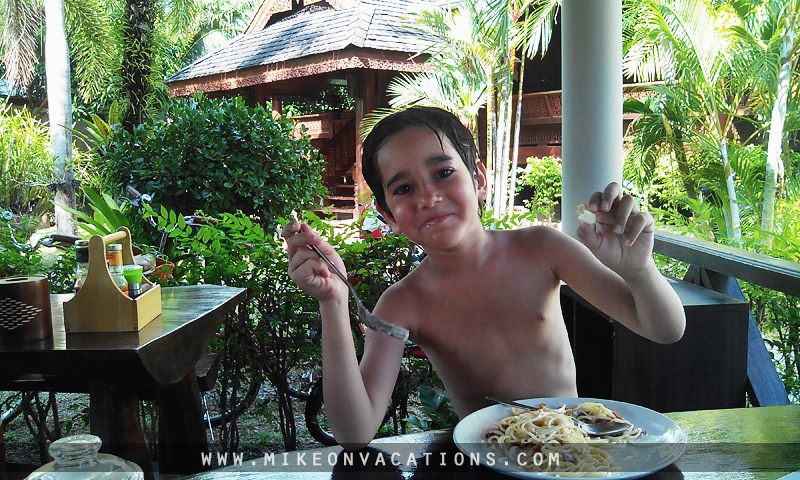 Is street food safe for kids in Thailand – street food safety guide for eating in Pattaya with kids