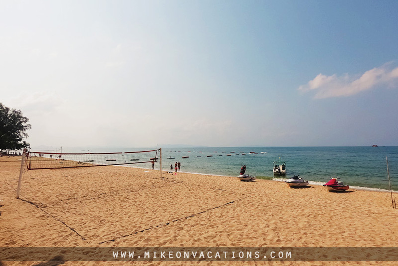 Family activities at Dongtan Beach Activities at Dongtan Beach Pattaya