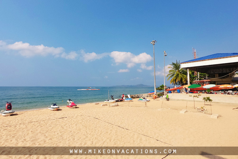 Family-friendly Dongtan Beach Pattaya Dongtan Beach promenade and umbrellas