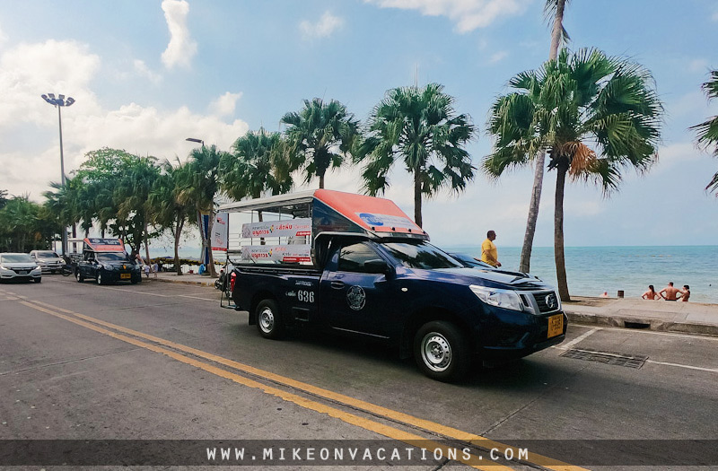 Songthaew on Jomtien Beach Road Songthaew on Jomtien Beach Road in Pattaya